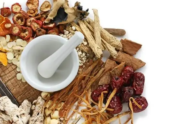 Đông Y Trong Điều Trị Đau Xương Khớp Hiệu Quả Và An Toàn